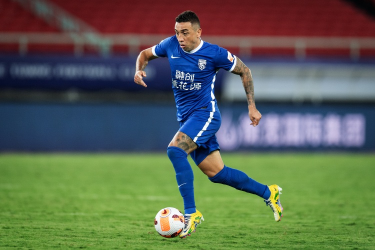 记者:青岛西海岸集齐五外援,前三镇外援戴维森将加盟球队